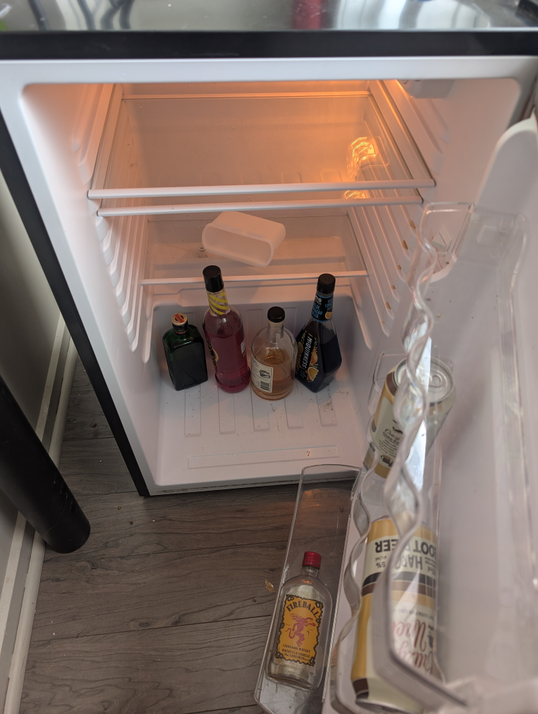 Hamilton Beach 4.4 cu. ft. Black Mini Fridge - photo 2
