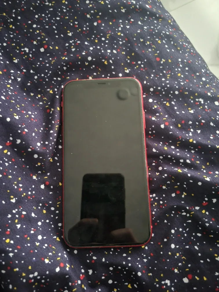 iPhone 11 Red - Pre-owned image indicator(2)
