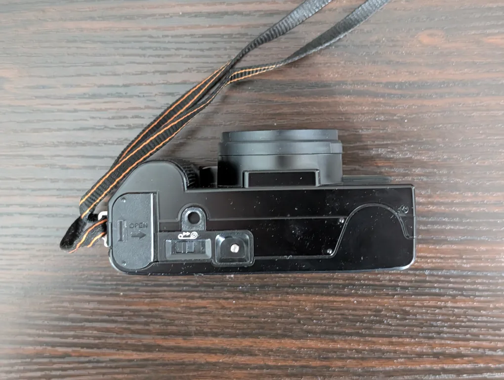 Vintage Canon AF35ML Film Camera with Case image indicator(5)