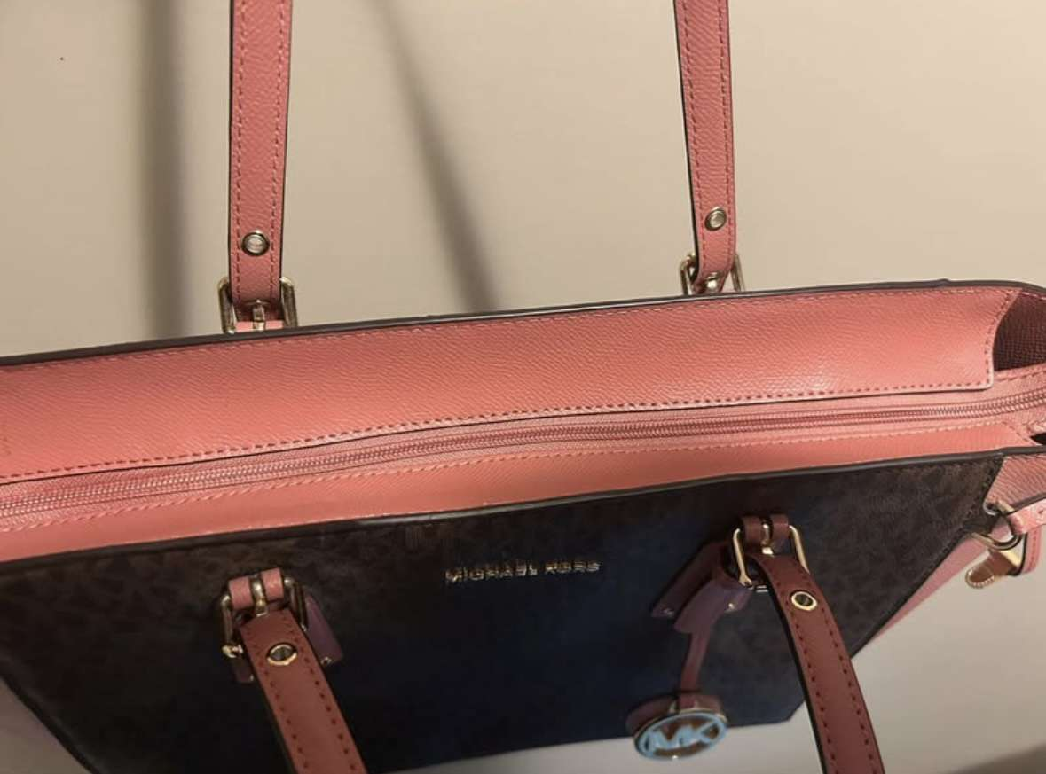 Michael Kors Voyager Medium Top Zip Tote - photo 4