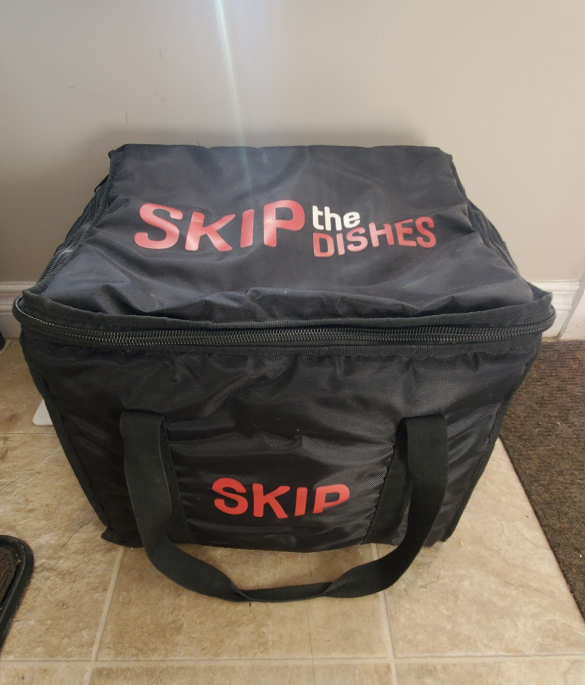 NEW SkipTheDishes insulated delivery bag