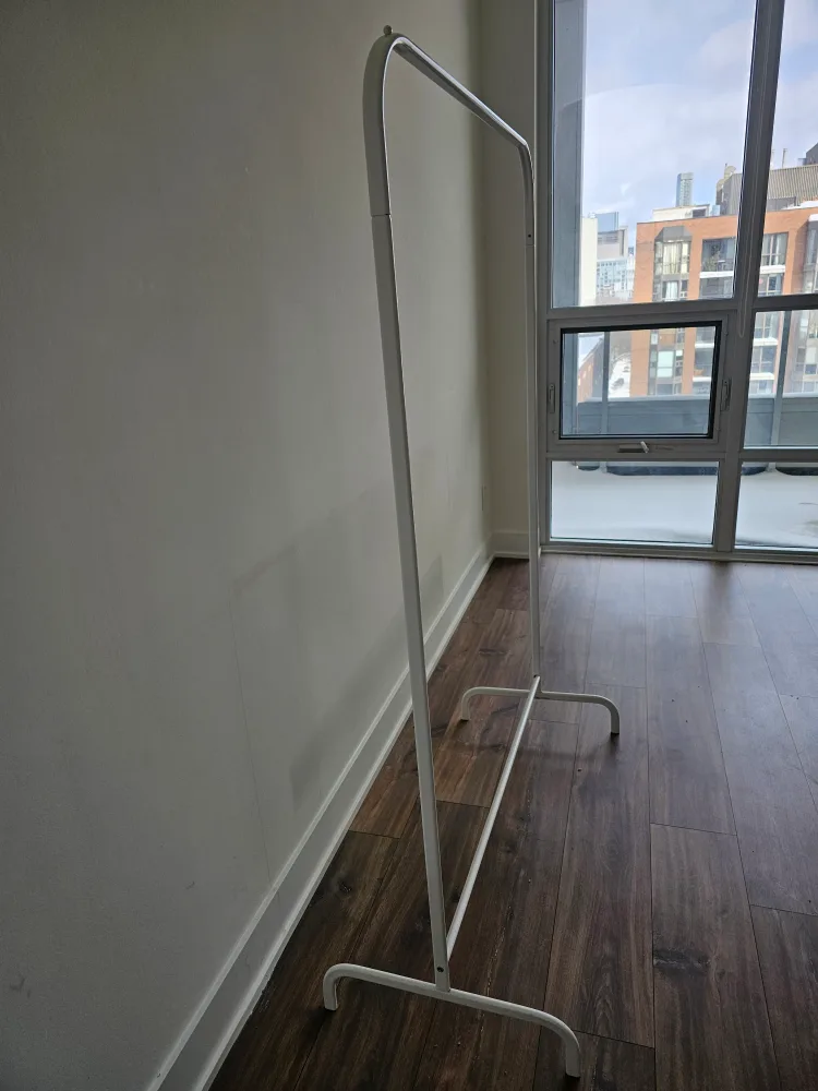 White Metal Clothing Rack image indicator(2)