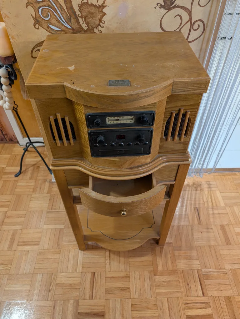 Vintage Style Wooden Record Player with AM/FM Radio image indicator(5)