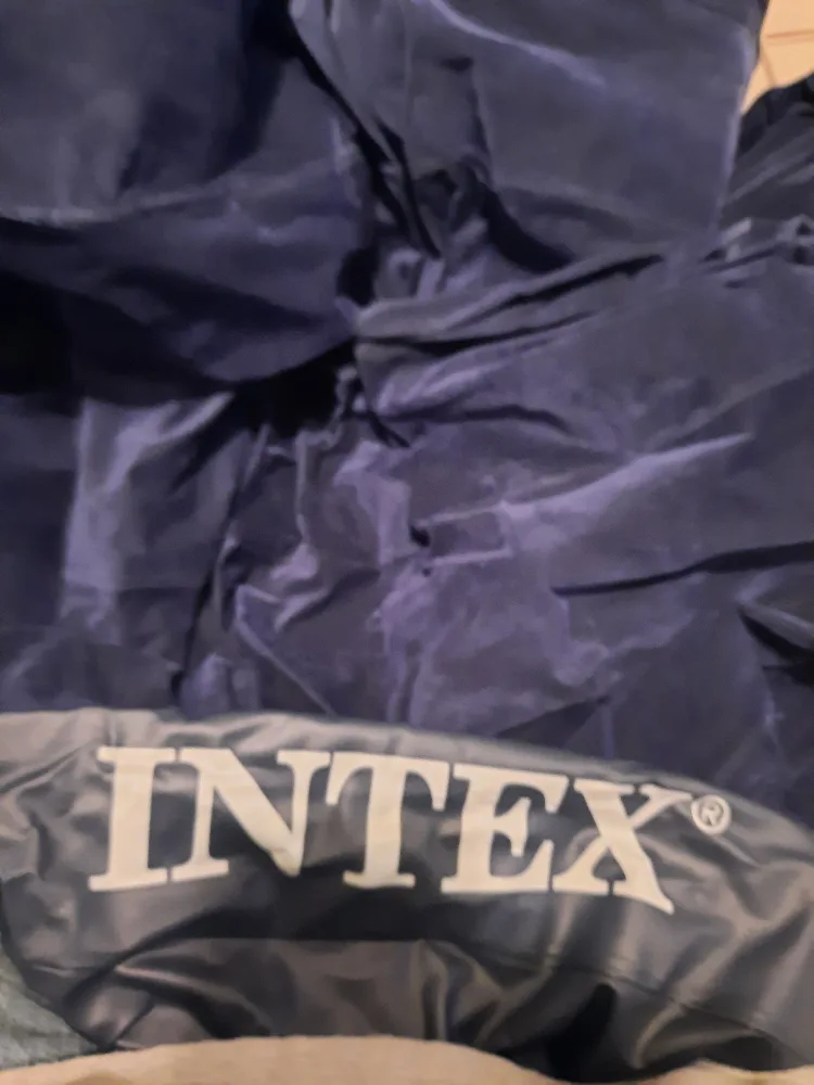 6PersonTent.2DoubleSizeAirMattresses2SleepingBagsBlanketBin image indicator(7)