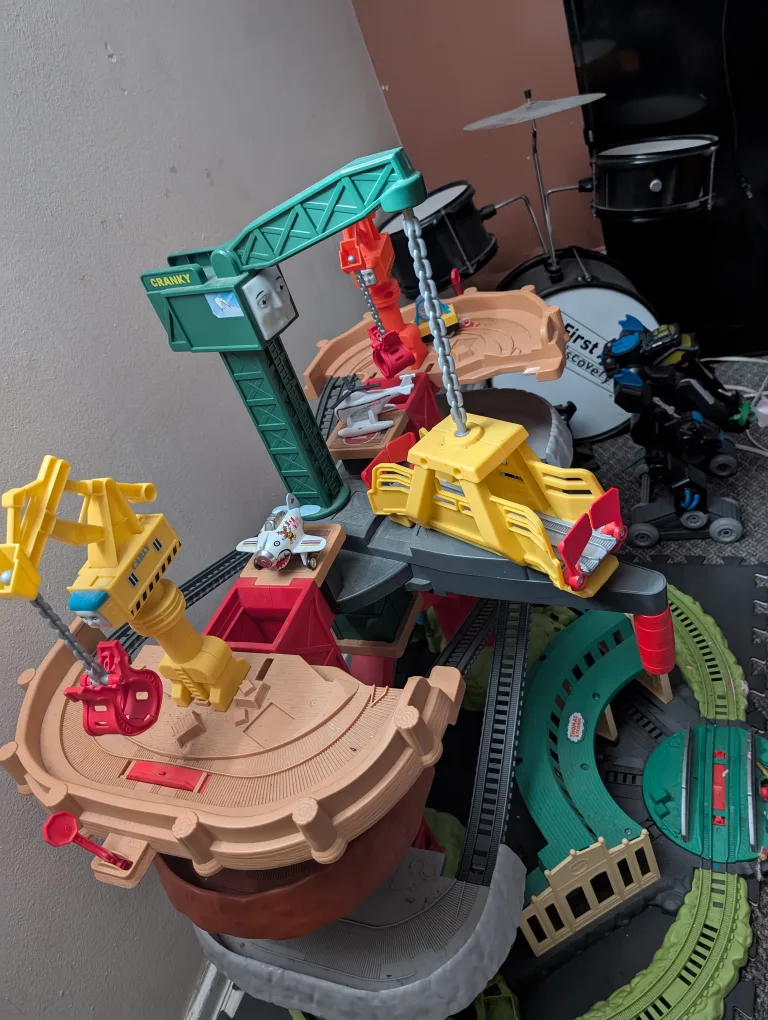 Thomas & Friends Super Tower with Cranes and Engines image indicator(2)