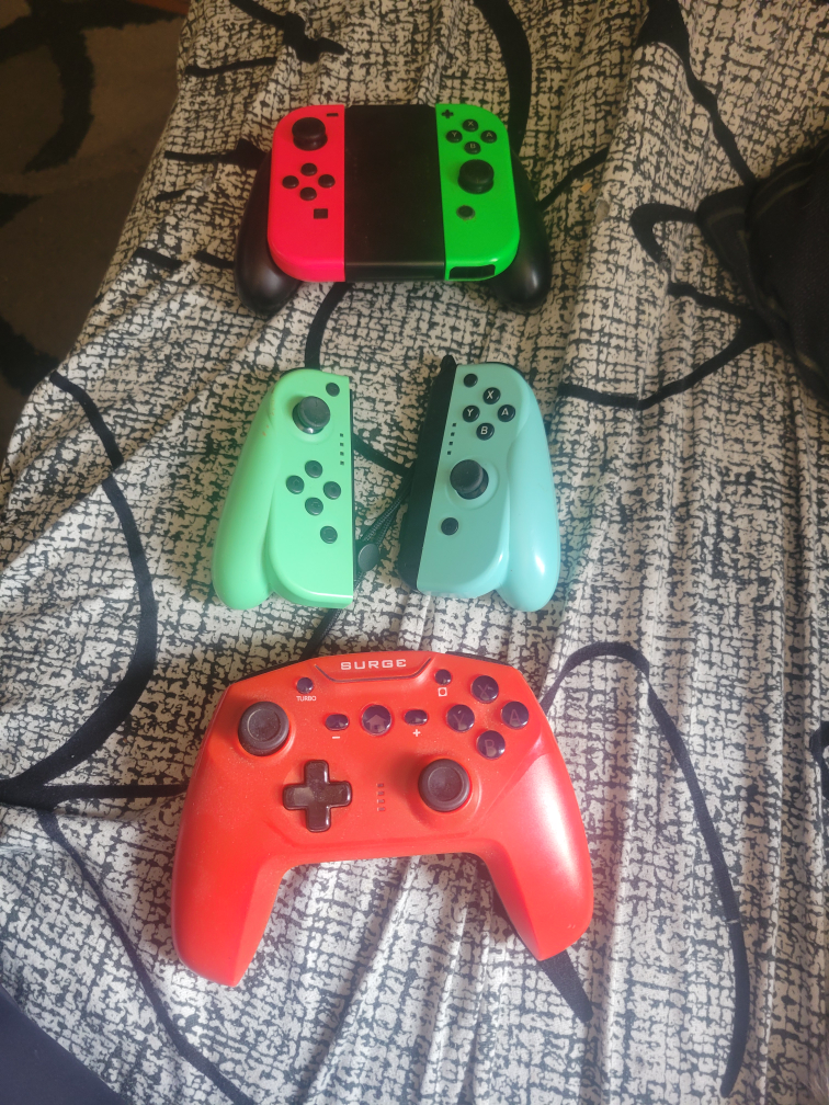 3 Nintendo Switch Joy-Con Controllers & 1 BURGC Wired Controller