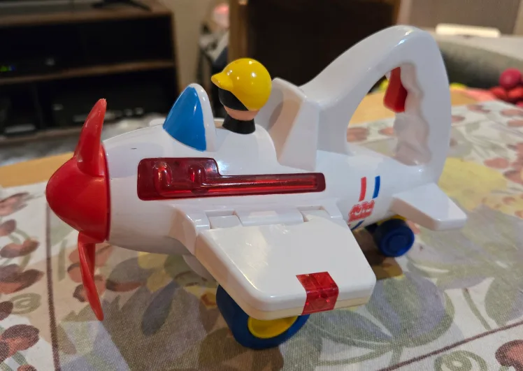 🏈 Vintage Toy Aeroplanes - Set of Two image indicator(2)