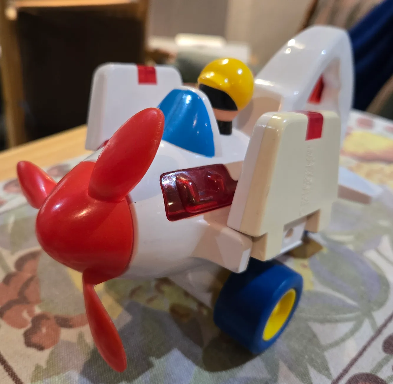 �🏈 Vintage Toy Aeroplanes - Set of Two image indicator(3)