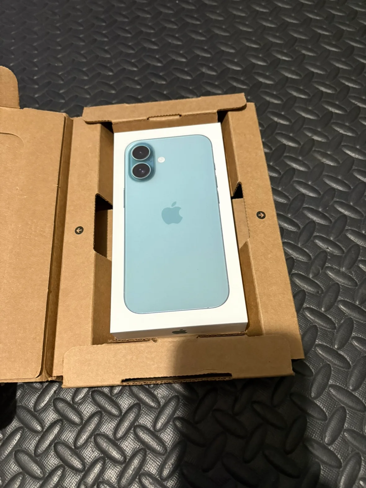 iPhone 16 sealed in box - 128g, teal image indicator(5)