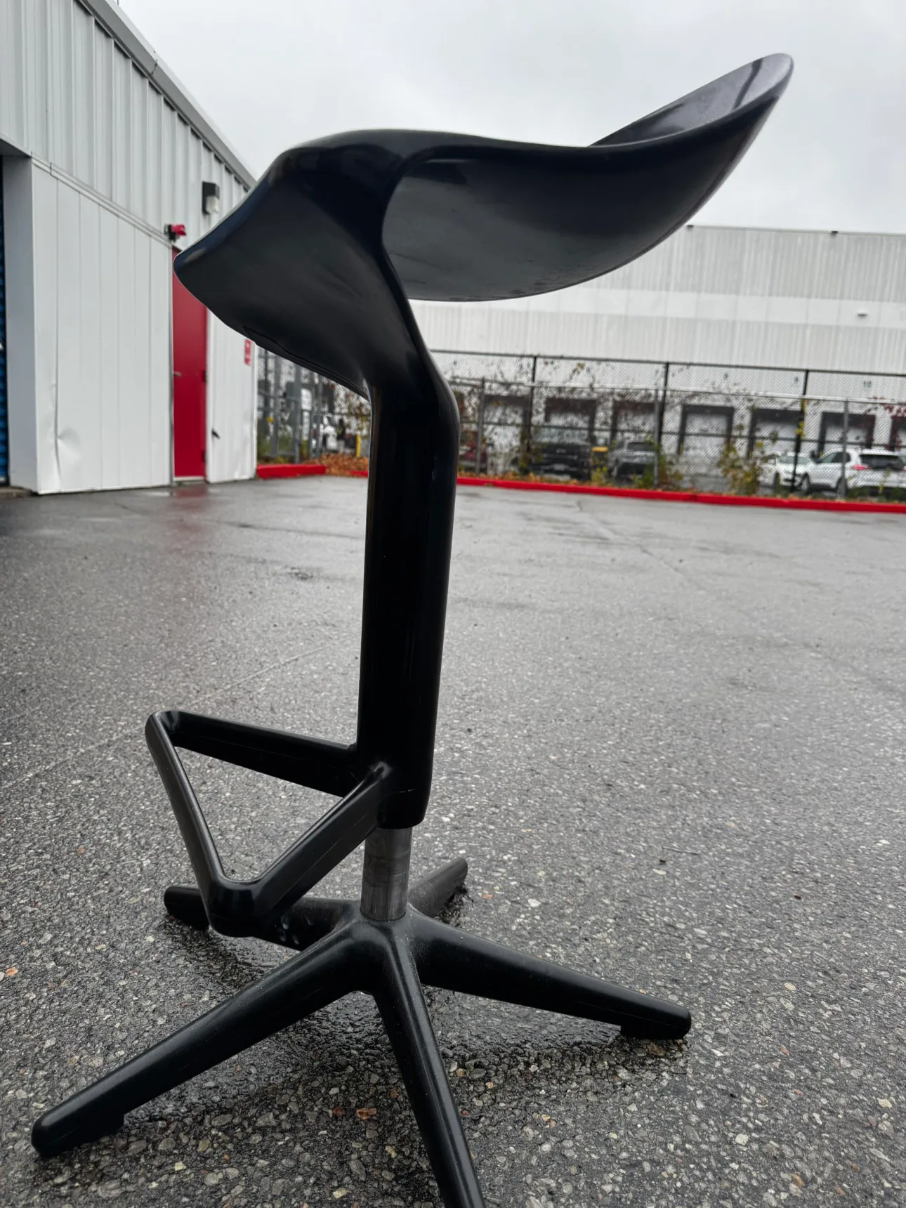 Egg shape bar stool Mcm design image indicator(3)