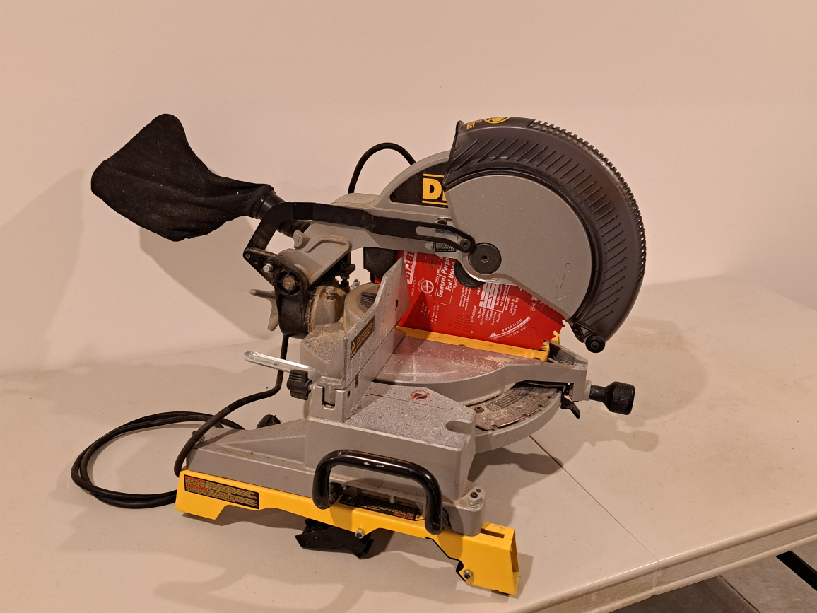 Dewalt 12" compound miter saw - photo 2
