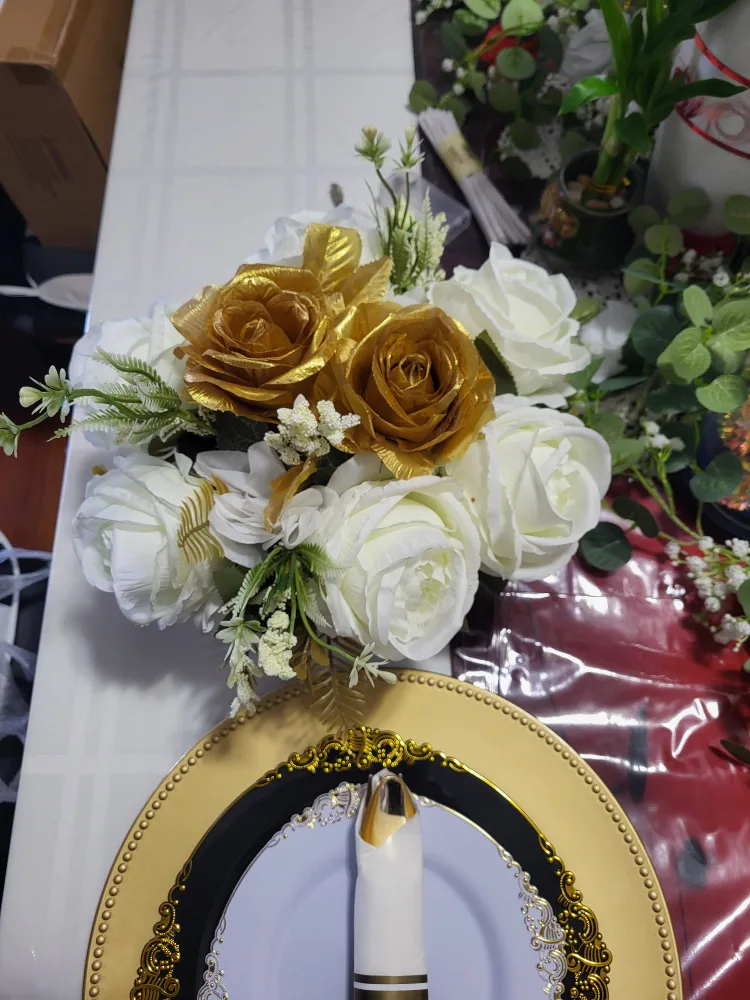 6 White and Gold  flower arrangements image indicator(7)
