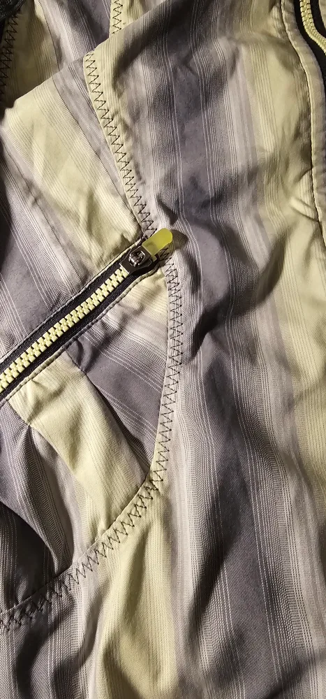 Lululemon  Vest size 2 image indicator(2)