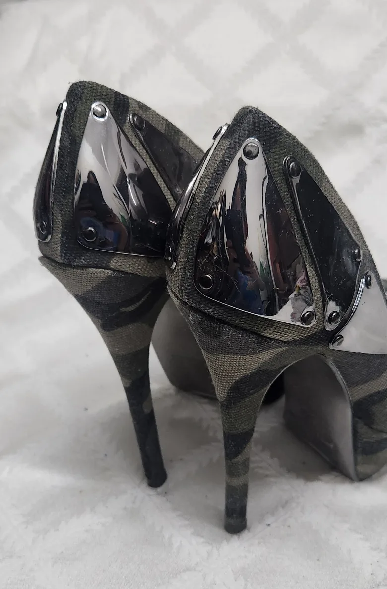 Camouflage Peep-Toe Platform Heels image indicator(2)