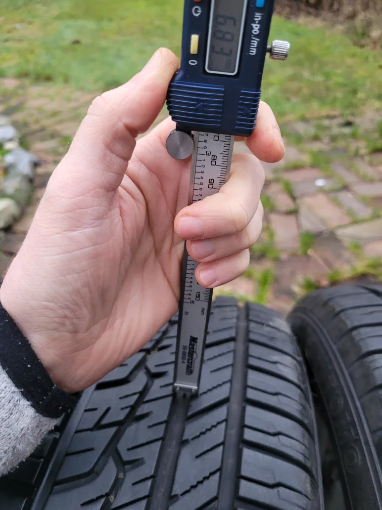 like new BMW 16" Alloy Wheels with 85% Tires image indicator(8)