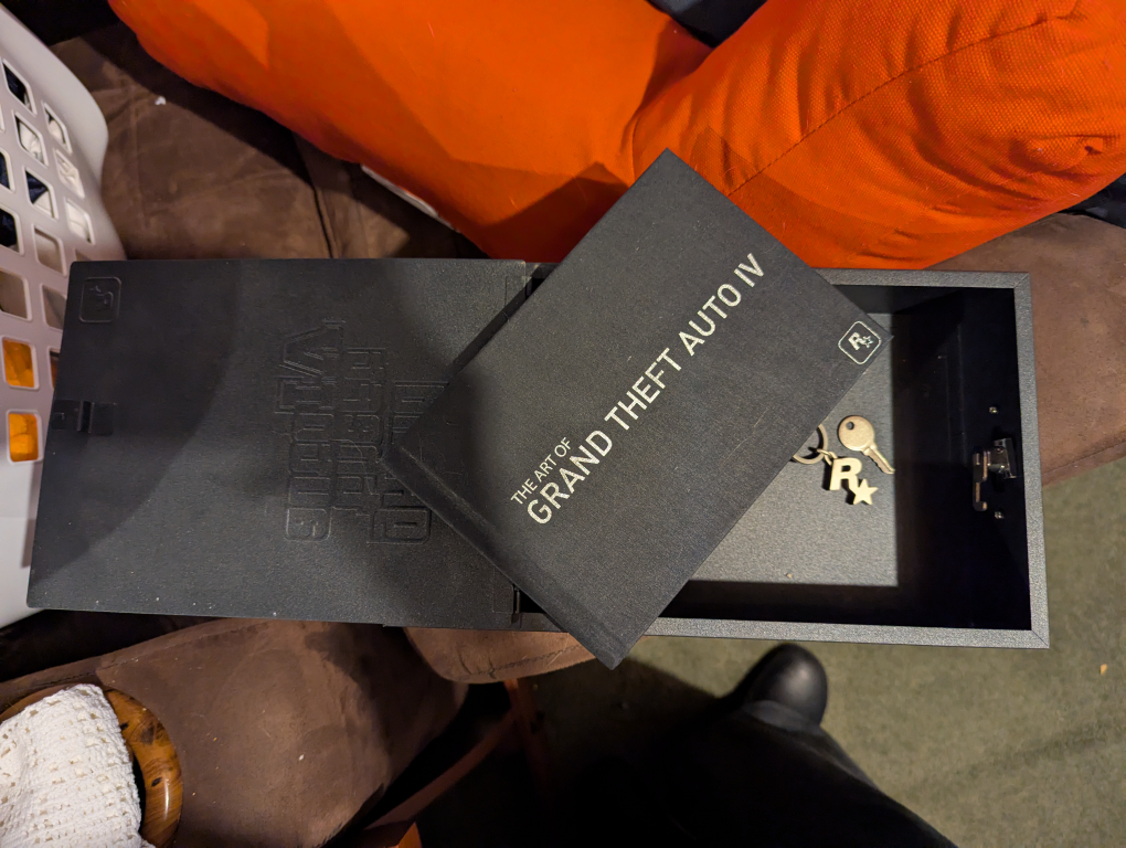 Grand Theft Auto IV collector's edition lockbox, book & keychain