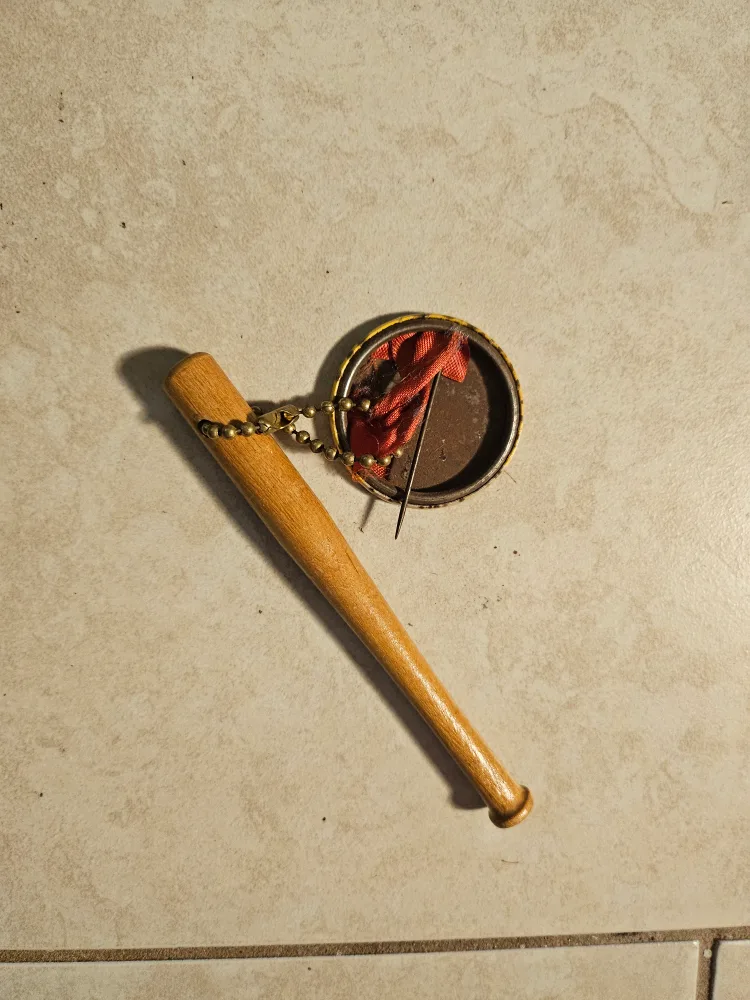 1950's JACKIE ROBINSON PIN image indicator(2)