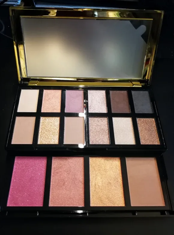 Lancome eyeshadow and face palette thumbnail