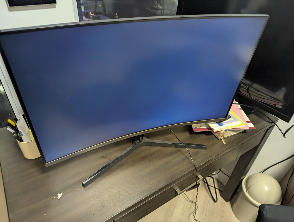 Samsung Curved Monitor - photo 3