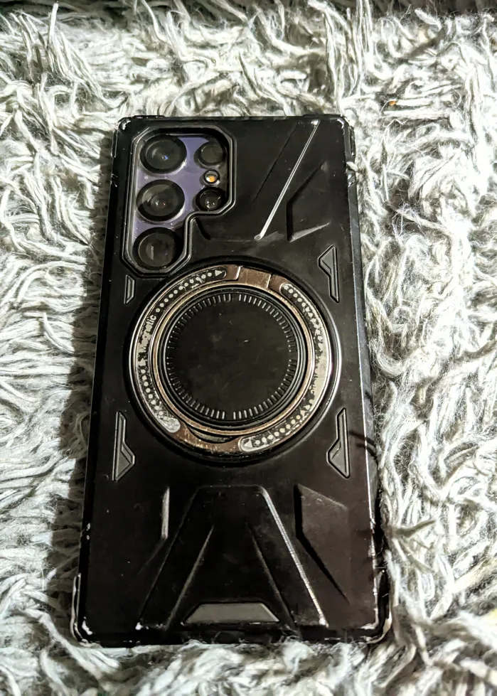 Samsung Galaxy S24 Ultra in Case - Screen Crack image indicator(4)