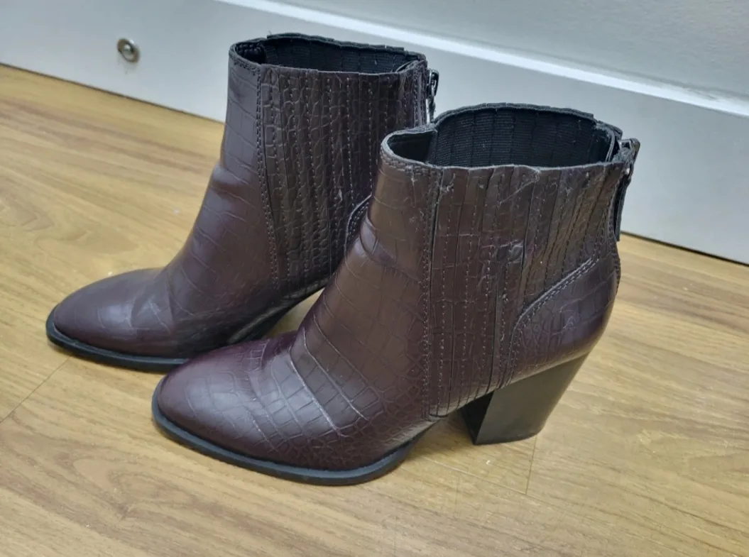 Women's Croc-Embossed Ankle Boots image indicator(3)