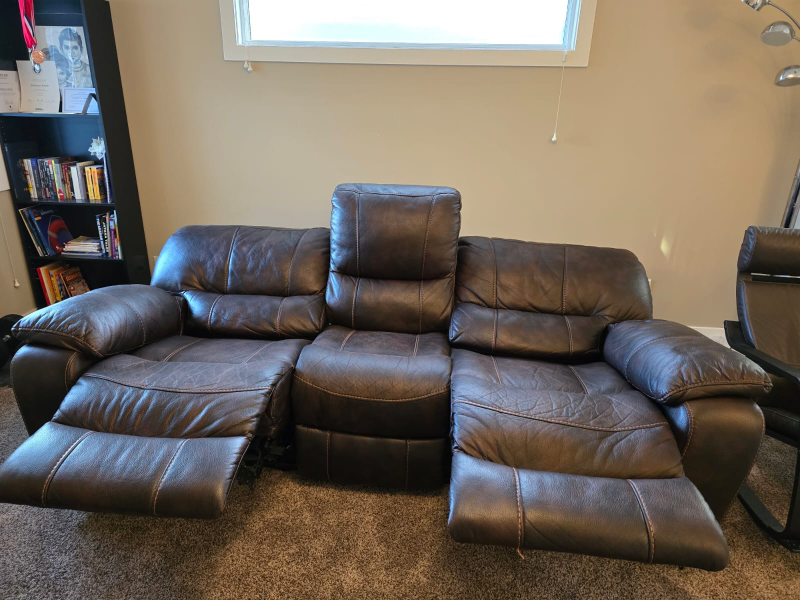 Very comfortable Brown Leather Reclining Sofa - photo 2