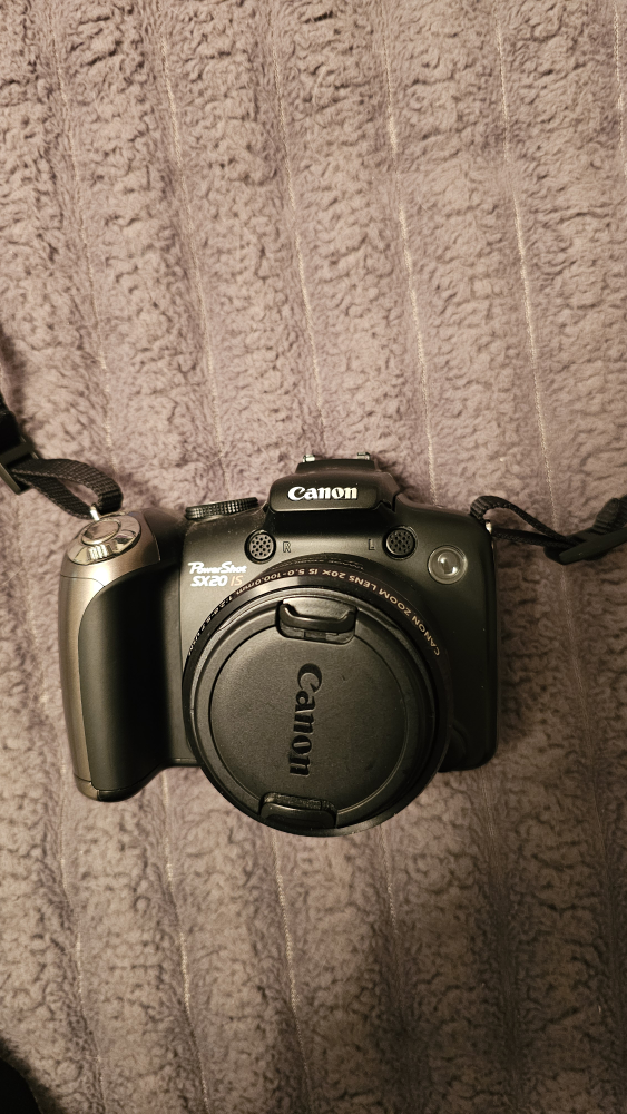 Canon PowerShot SX20 IS Digital Camera