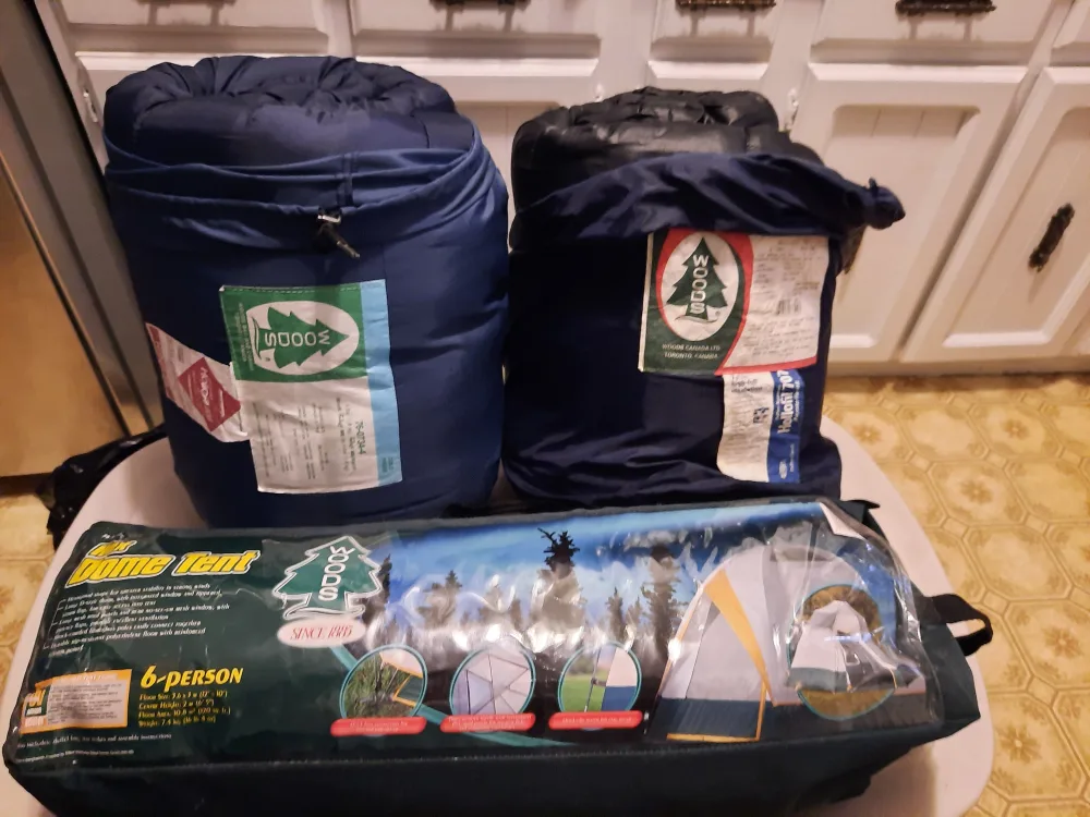 6PersonTent.2DoubleSizeAirMattresses2SleepingBagsBlanketBin image indicator(3)