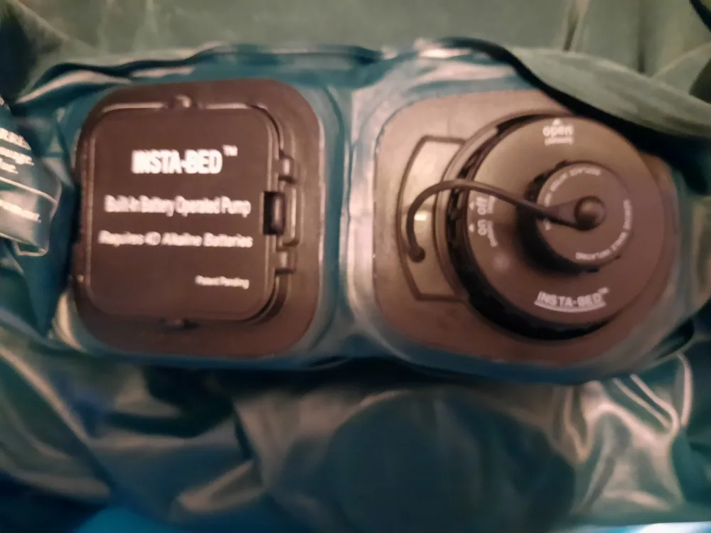 6PersonTent.2DoubleSizeAirMattresses2SleepingBagsBlanketBin image indicator(8)