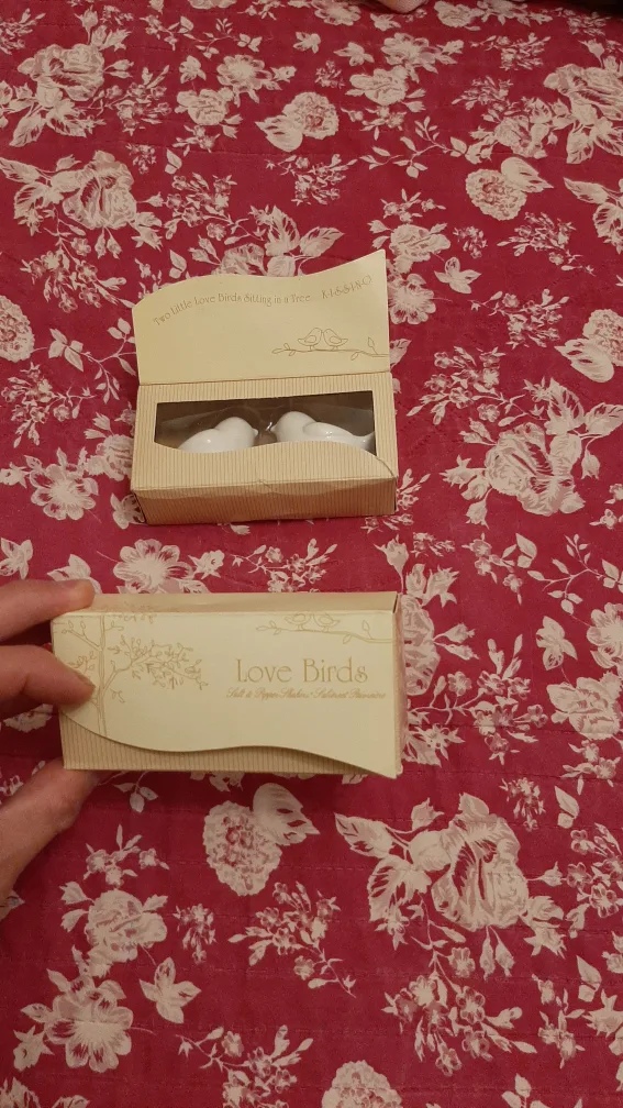 Set of 4 White Ceramic Love Birds 🐦 - Salt and Pepper Shakers image indicator(3)