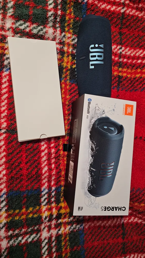 JBL Charge 5 Portable Bluetooth Speaker (Blue) - Like New image indicator(3)