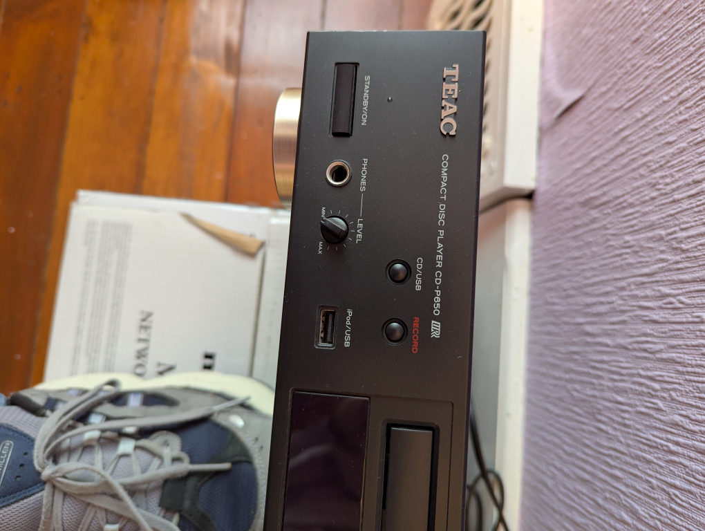 TEAC CD Player - CD-P650 - Compact Disc Player - photo 3
