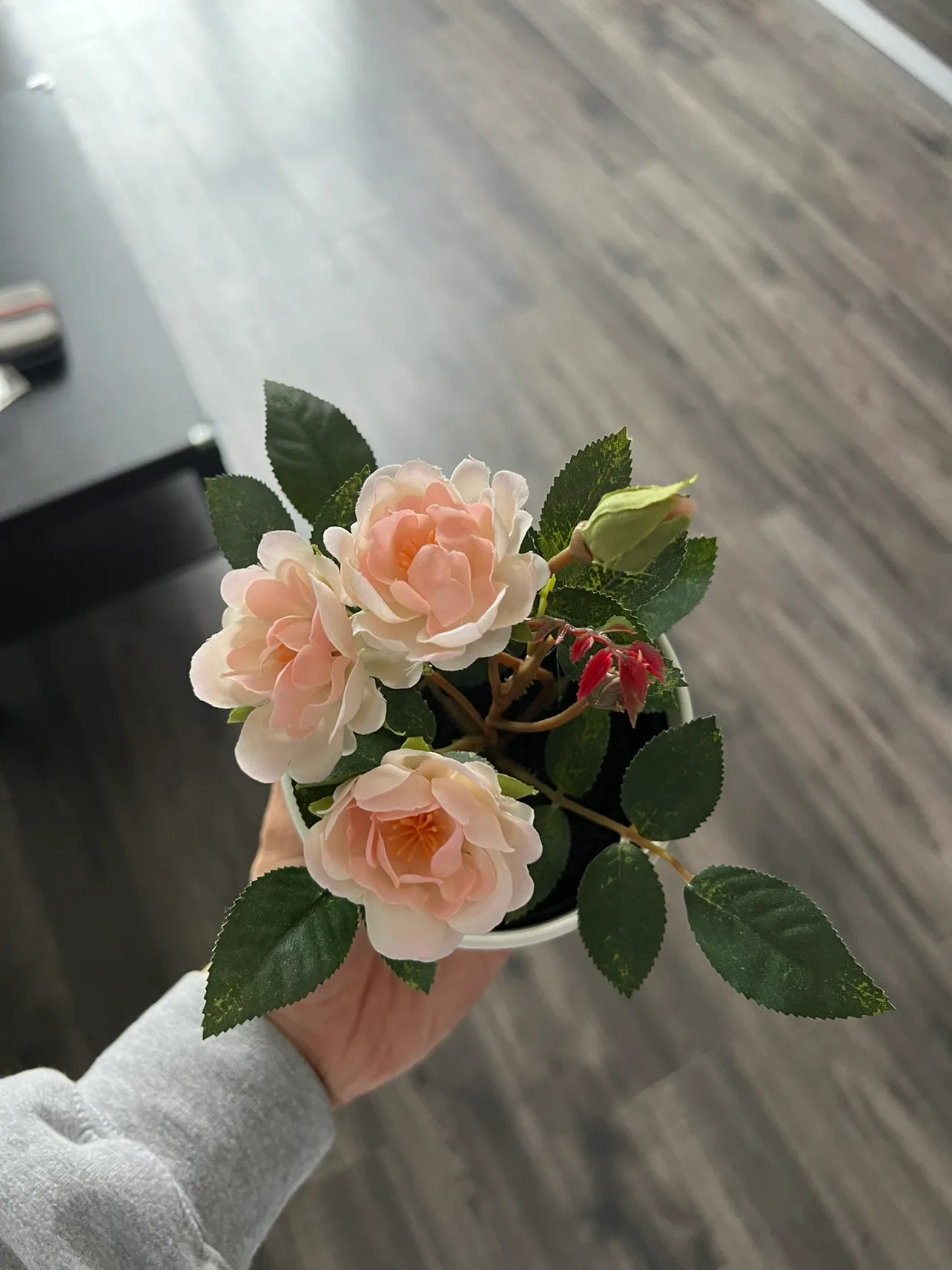 Potted artificial flower 4/5 image indicator(2)