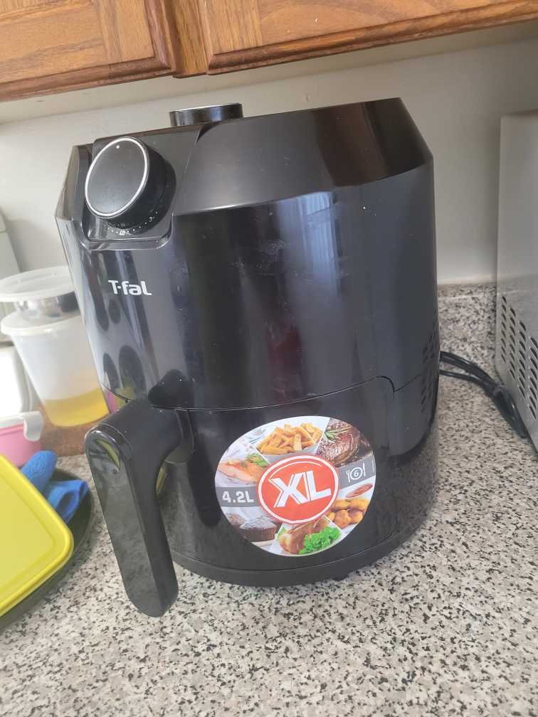 T-fal XL 4.2L Air Fryer - Moving out sale