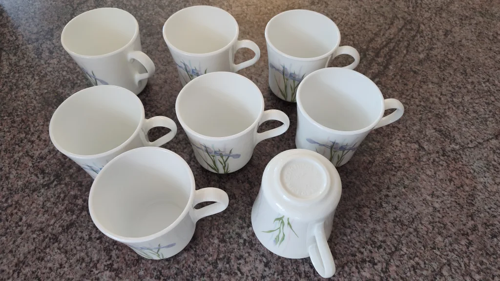 Set of 8 Corningware mugs with floral design image indicator(4)