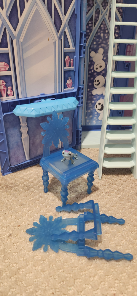 #freecycle Elsa portable castle & horse - photo 3