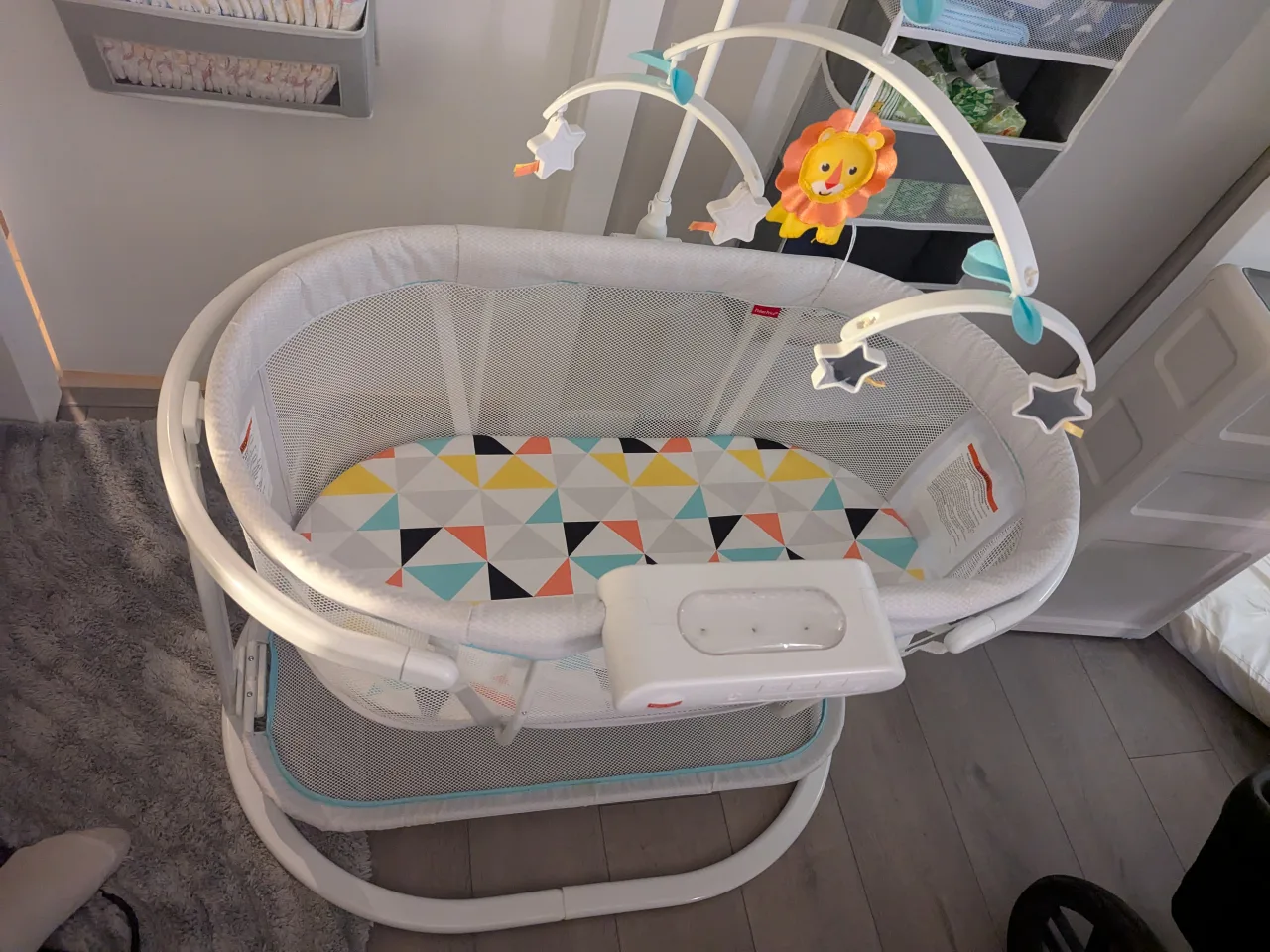 Fisher-Price Soothing Motions Bassinet image indicator(2)