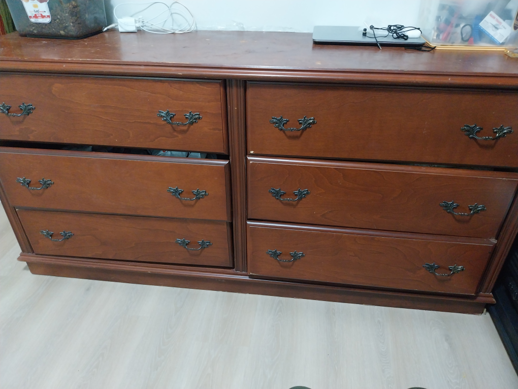 Wooden dresser with six drawers - photo 2