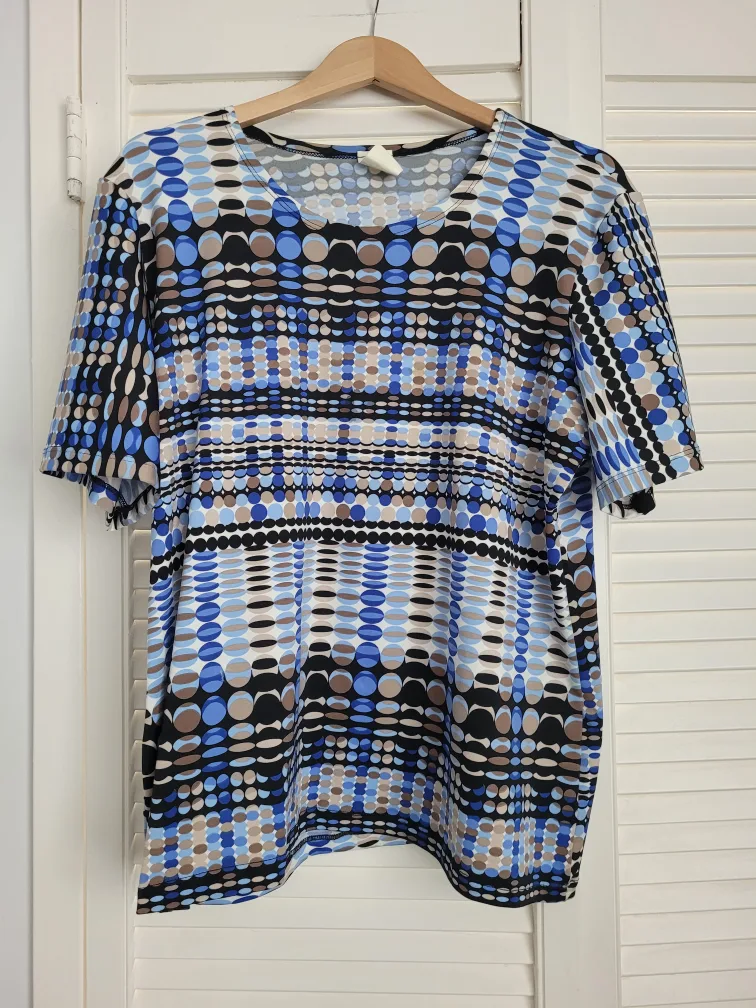 Women's Retro-Style Short-Sleeve Blouse thumbnail