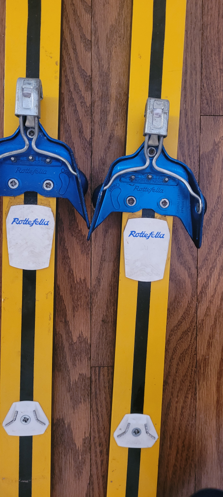 Vintage Artis Skis with Rottefella Bindings - photo 5