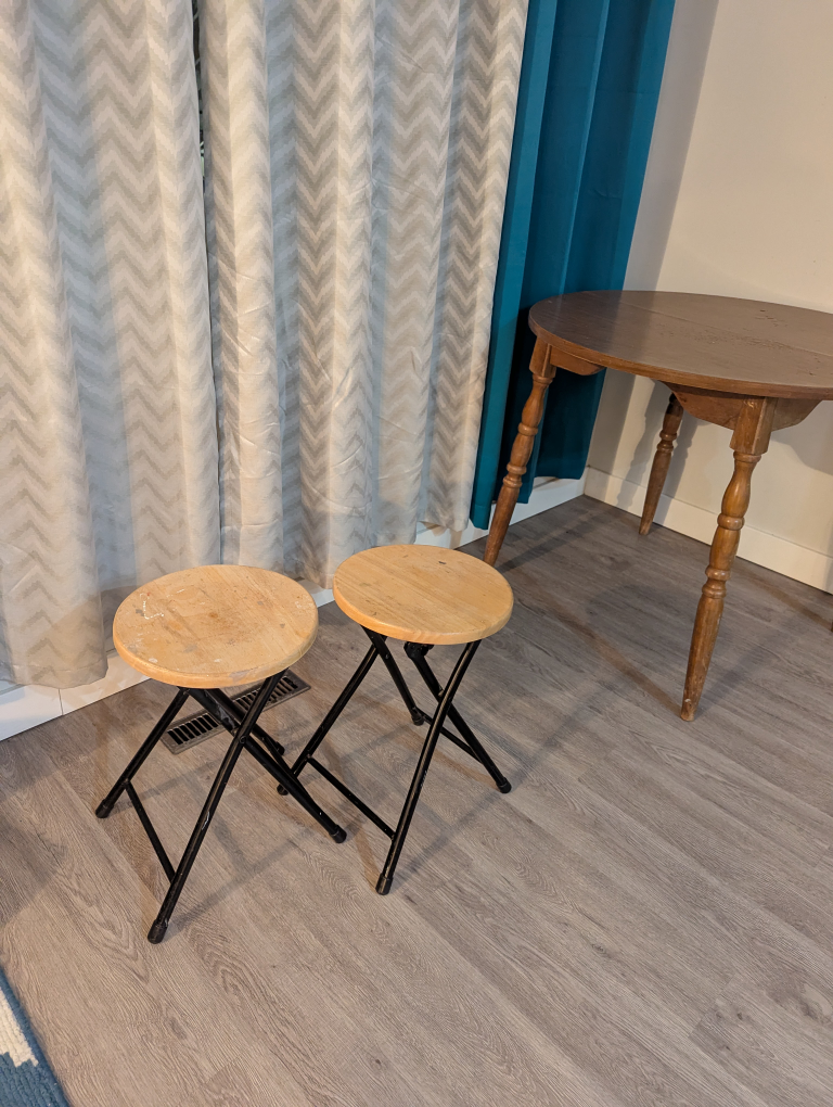 Vintage Round Drop-Leaf Table - photo 3