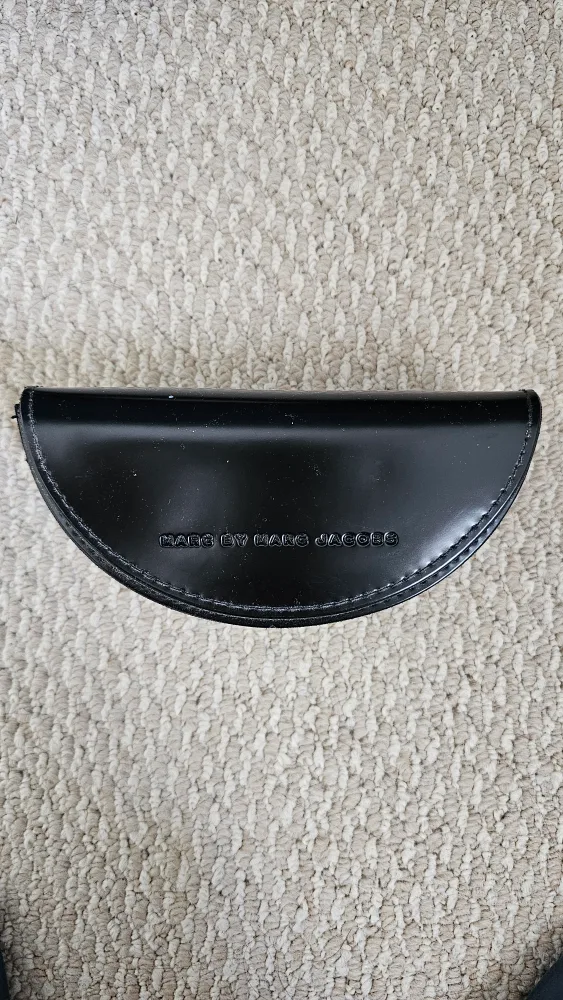 Marc by Marc Jacobs Sunglasses with Case image indicator(2)