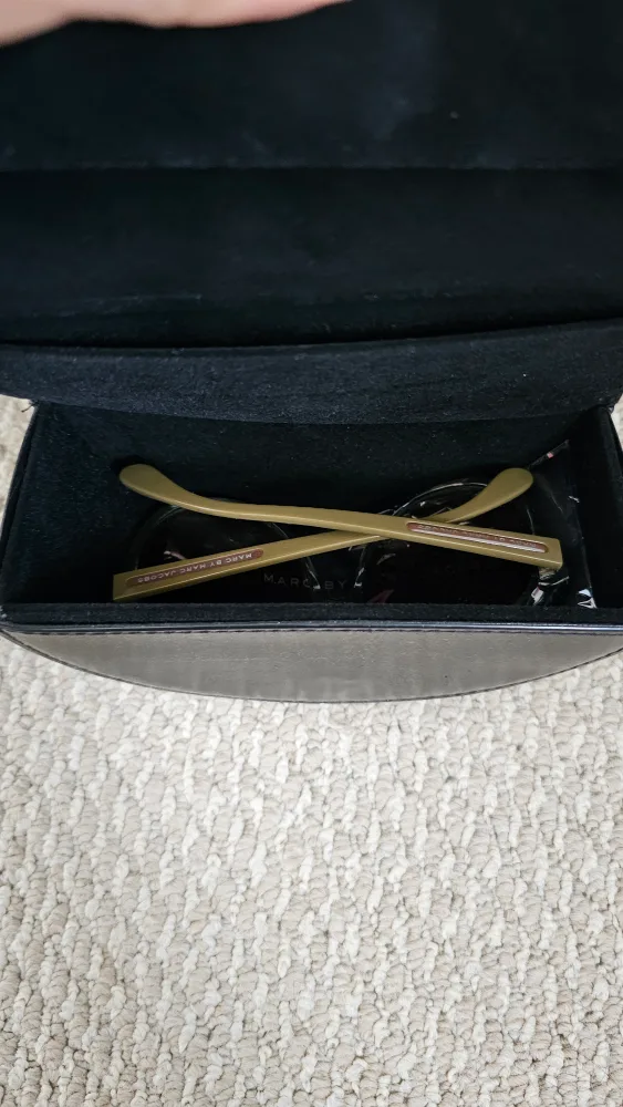 Marc by Marc Jacobs Sunglasses with Case image indicator(3)