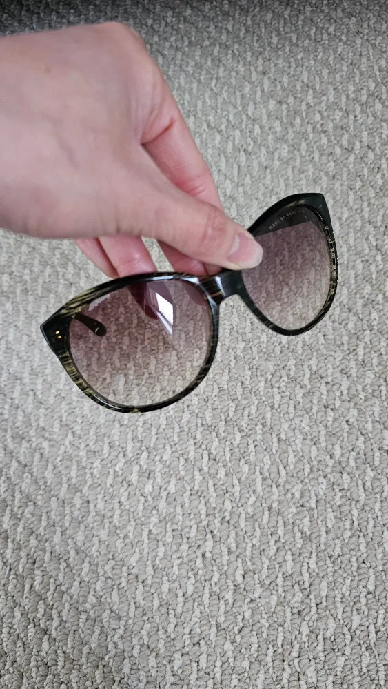 Marc by Marc Jacobs Sunglasses with Case image indicator(5)