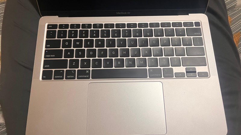 MacBook Air 2020 - photo 2