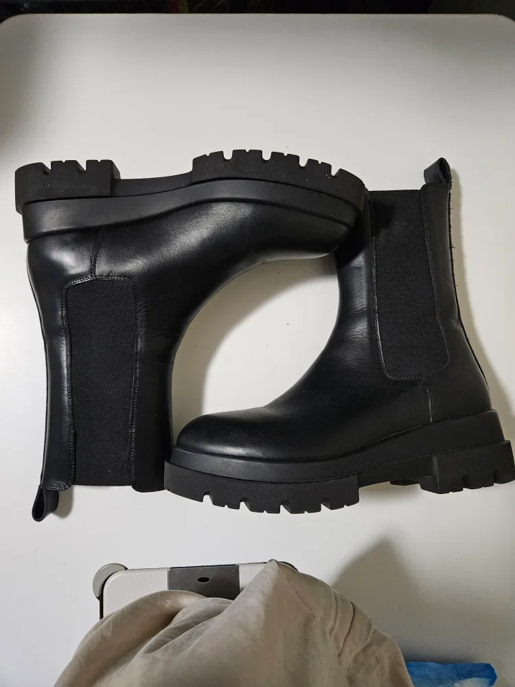 la canadienne braydon leather boots image indicator(5)