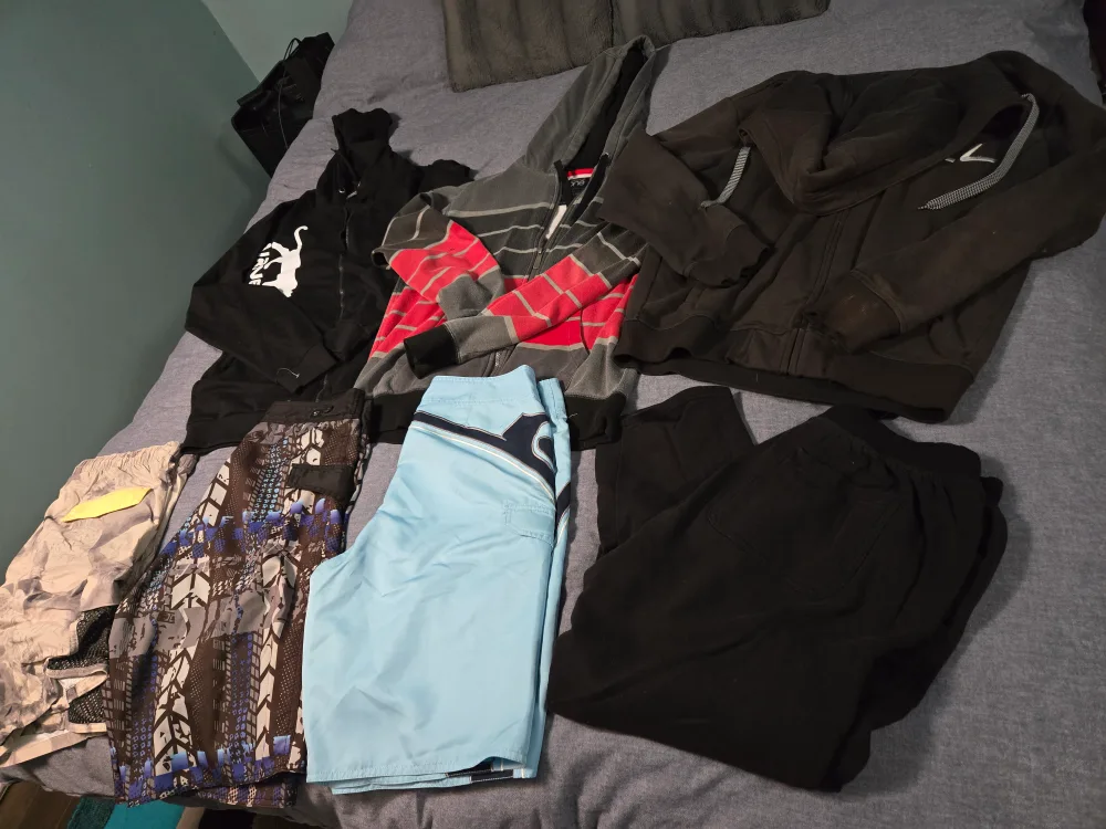 Men's Clothing Bundle - Medium and large image indicator(5)