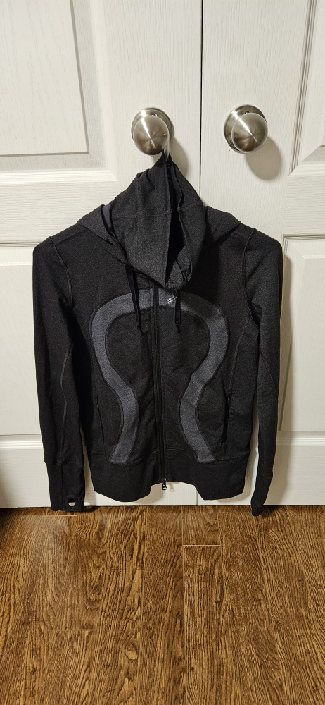 Lululemon Scuba Hoodie Size 6
