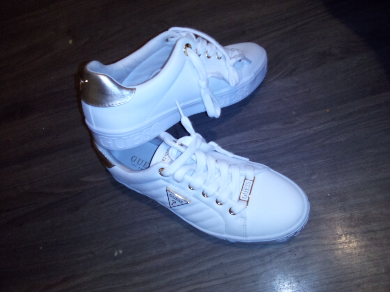 GUESS White Sneakers Size 6 1/2 - photo 5