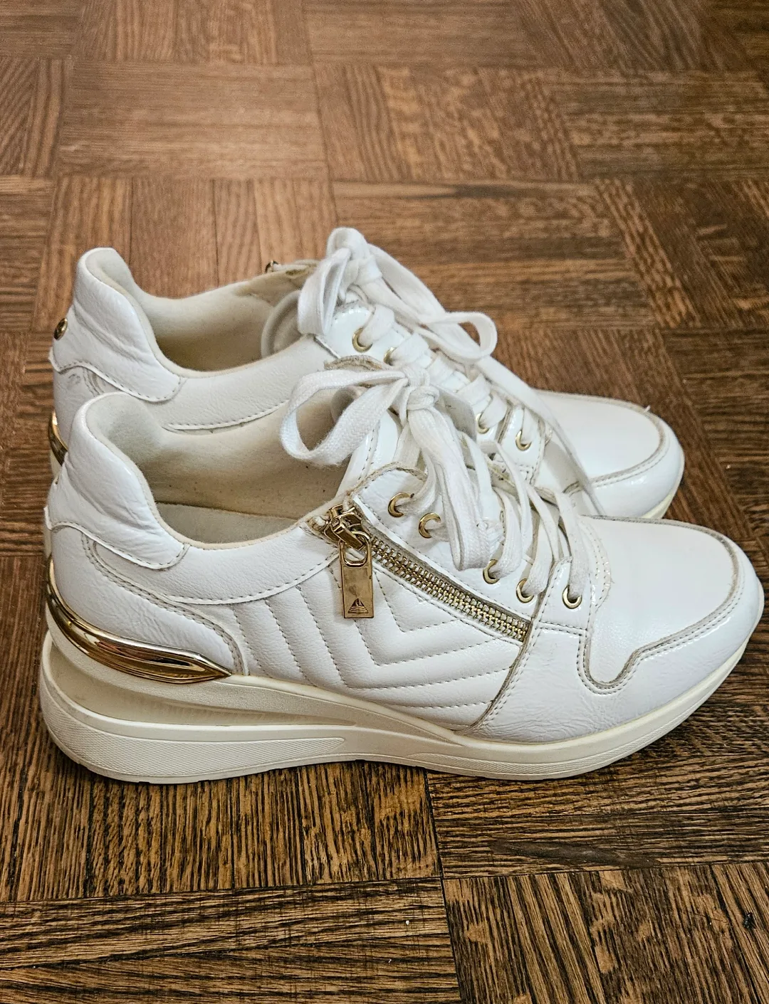 Women's White ALDO Sneakers - Size 8.5 thumbnail